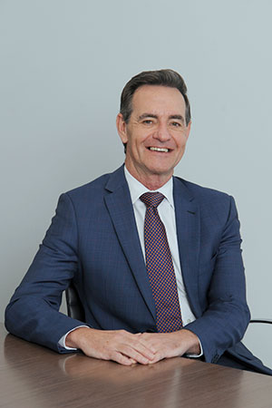 Peter Mott is stepping down as Hollywood Private Hospital Chief Executive Officer.